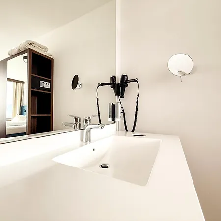 Design Sleepinn24 Bed and Breakfast 3*
